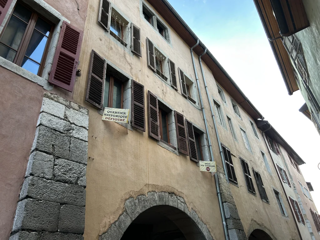 Signs asking to stop tourist noise in the Old Town of Annecy